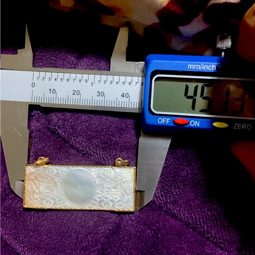 14k gold carved mother of pearl pendant - Picture 8 of 10